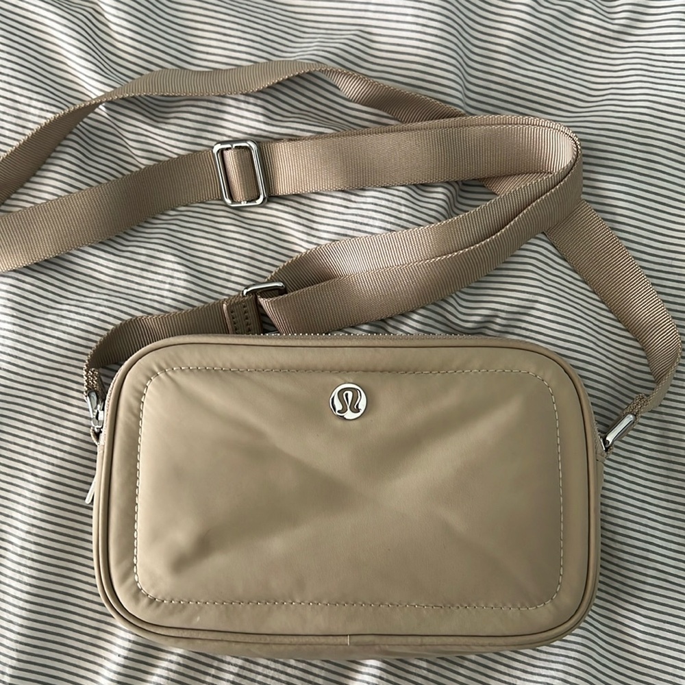 Lululemon Camera Crossbody Bag
